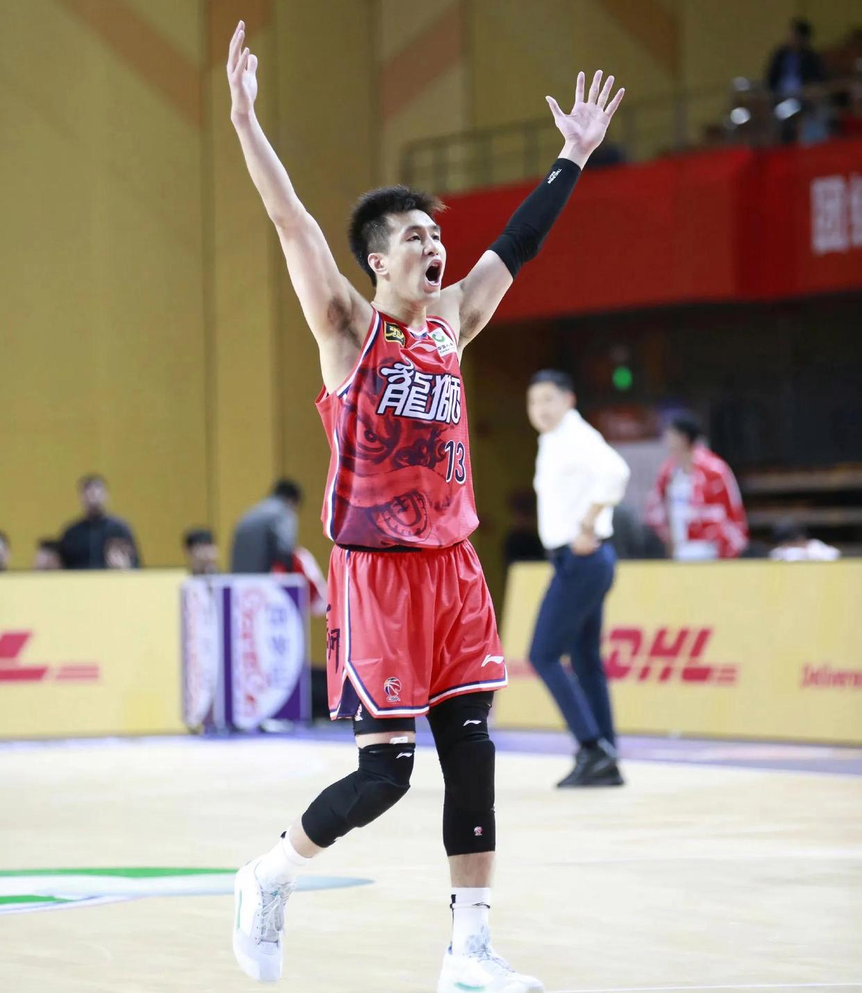 阿不都15分新疆胜青岛郭艾伦27+12广州负山西的简单介绍