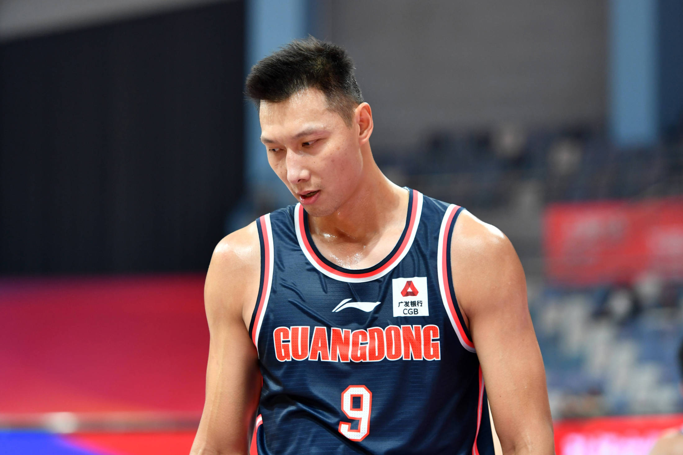 包含杨毅谈易建联专访:不要赋予太深意义网友审判什么？的词条