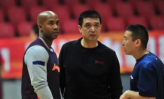 包含闵鹿蕾因个人原因辞职聘请张庆鹏担任主教练的词条
