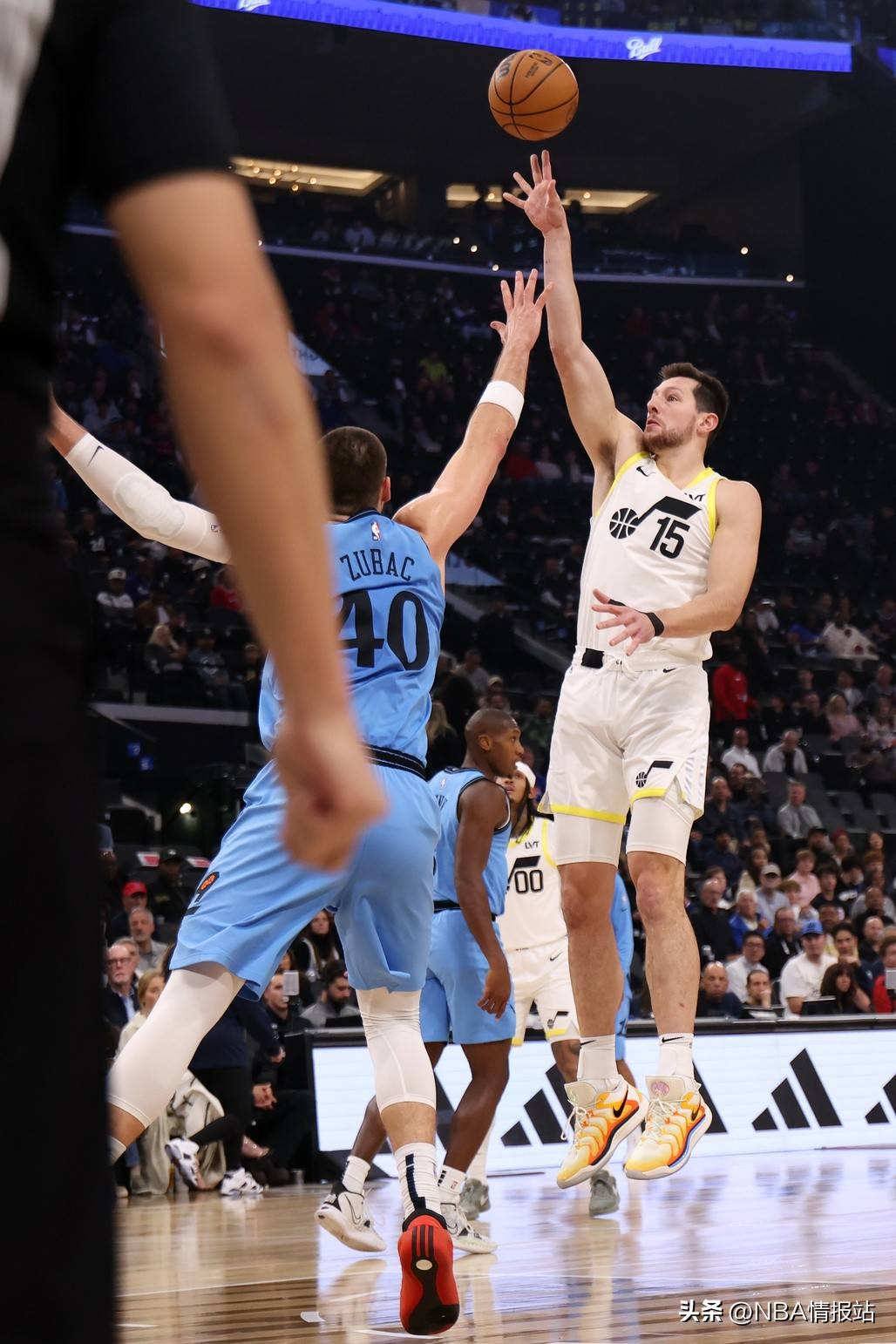 亚美体育-关于NBA快船交易第2步：正式裁掉中锋尤班克斯&amp;度过澄清期将加盟国王的信息