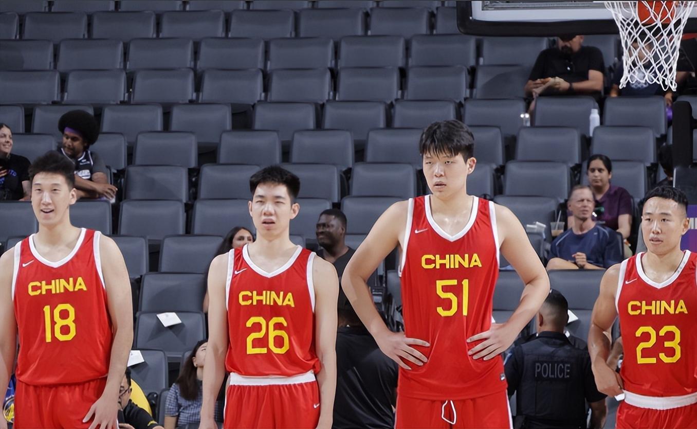 杨瀚森夏联首训获好评!教练称赞成熟队友感慨太会传球