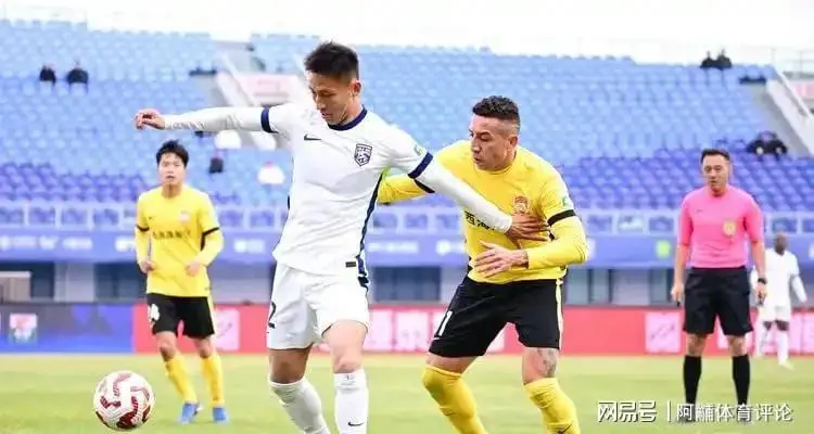 中超联赛最低观众人数：青岛西海岸主场迎战武汉三镇，观众人数为4,363人的简单介绍