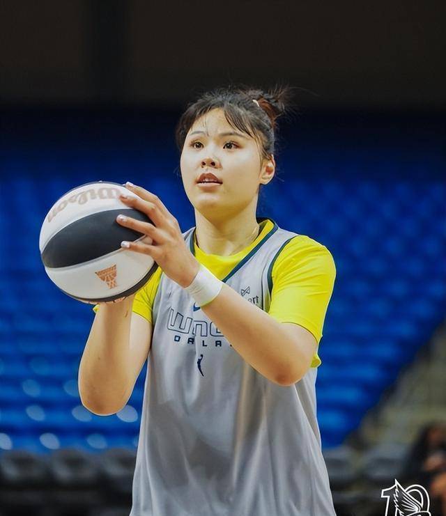 李月汝首发砍10分15板篮板创WNBA生涯新高的简单介绍